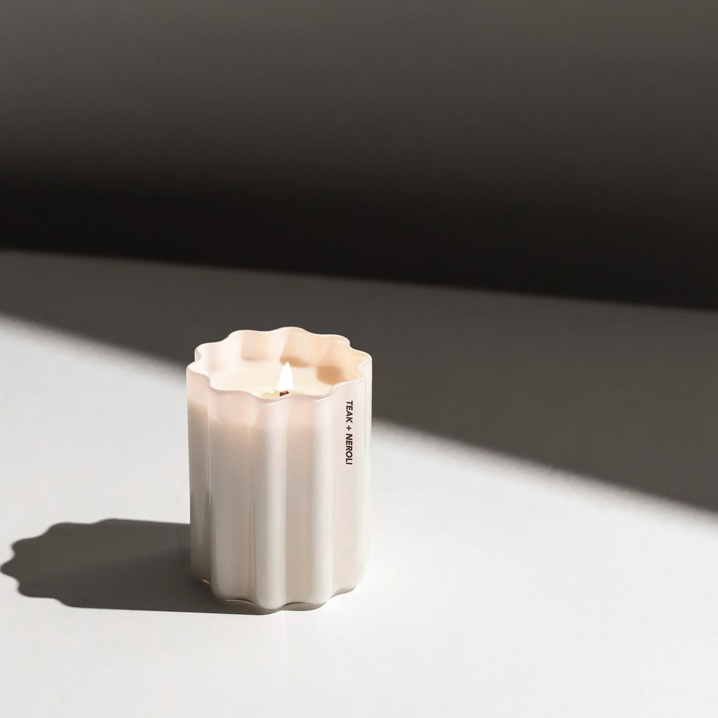 Wave Candle - Teak + Neroli